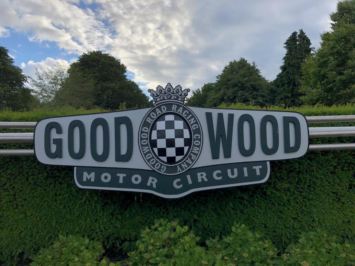 Bed and Breakfast Flint House - Goodwood Events Чичестер Экстерьер фото